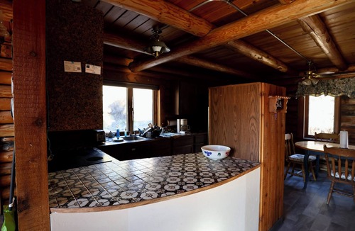 Cascade House | Scenic Valley Getaway- near Missouri River
