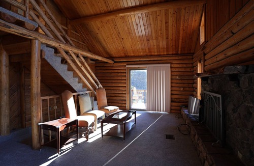 Cascade House | Scenic Valley Getaway- near Missouri River