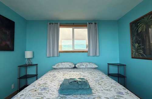 Naalehu House | Scenic view of the ocean