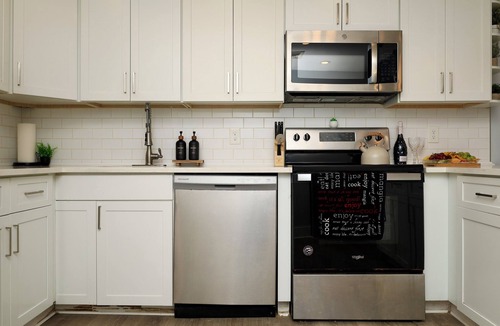Walton Park House | Scenic View - WiFi - Fire Pit - Near Legoland, Woodbury Commons and the Castle