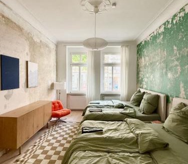 Lindenau Apartment | Schöne Altbauwohnung mit 2 privaten Parkplätzen für bis zu 8 Personen im Leipziger Westen
