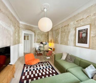 Lindenau Apartment | Schöne Altbauwohnung mit 2 privaten Parkplätzen für bis zu 8 Personen im Leipziger Westen