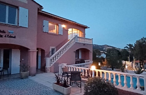 Agay Apartment | Schöne Ferienwohnung mit Meerblick und Pool by Interhome
