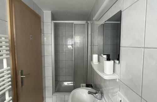 Grimmelfingen Apartment | Schönes Zimmer mit Externem Bad - Nähe Donautal - Ideal für Geschäftsreisen