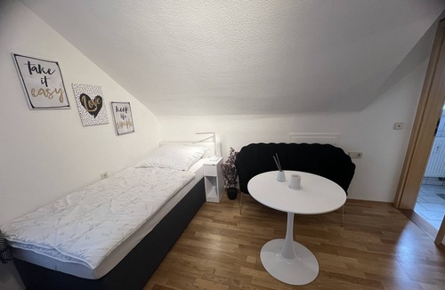 Ulm Apartment | Schönes Zimmer mit integriertem Bad - ideal für Geschäftsreisen