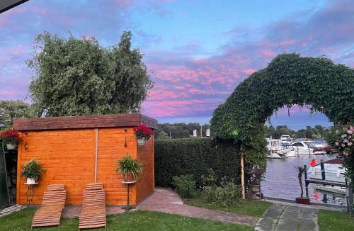 Berliner Vorstadt Boat Rental | Schiffspension Luise