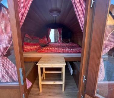 Ipsheim Apartment | Schlafen im Weinfass
