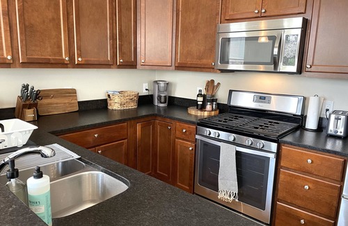 Bay View House | Schlitz Castle: Huge 5BR/4BA Sleeps 12 w/Double Kitchens & Living Rooms