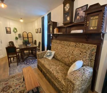Nidda Apartment | Schloss Nidda - FeWo mit Privatgarten, Fellnasen willkommen!