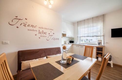 Rabla Apartment | Schnitzer Ferienwohnung Holunder