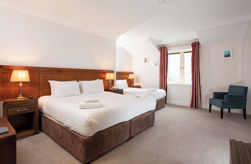 Skull Hotel | Schull Harbour Hotel