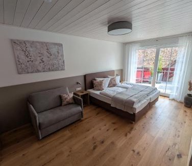 Ipsheim Apartment | Schwarzer Adler - Ferienwohnung Storchennest