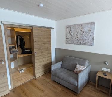 Ipsheim Apartment | Schwarzer Adler - Ferienwohnung Storchennest