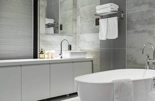 Cheonan Hotel | Schweizer Dorf Hotel