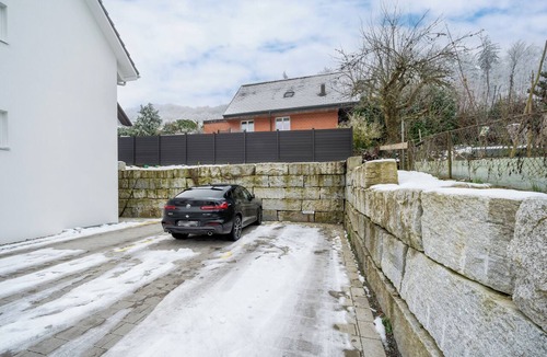 Muhlethal Apartment | Schweizer Refugium | Smart Home, 1 GB, Erdgeschoss, 3 Min. zum Krankenhaus!