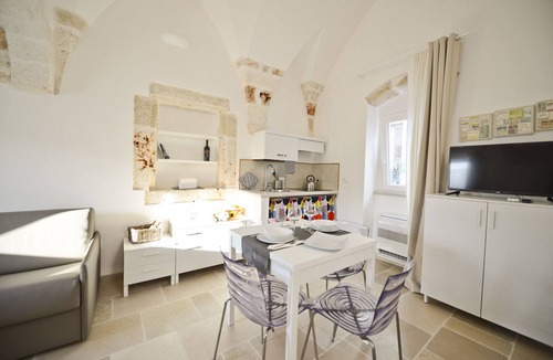 Ostuni Apartment | Scirocco Apartment with Terrace by Wonderful Italy