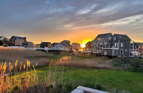Scituate House | Scituate Cedar Point Getaway – Walk to Beach