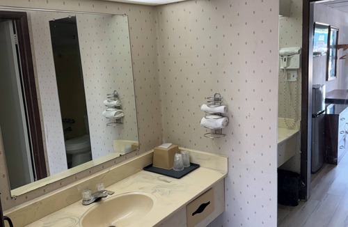 Perry Hotel | Scottish Inn & Suites
