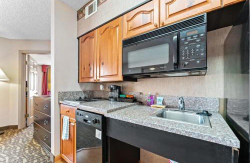 Central Scottsdale Apartment | Scottsdale 2 bd 2 ba furnished apt King beds