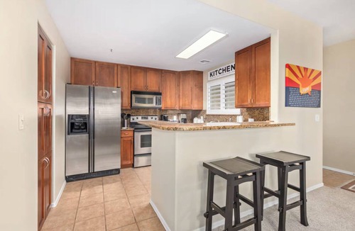 Central Scottsdale Condo | Scottsdale Poolside 3BR Condo - Mt Views - Luxury Community
