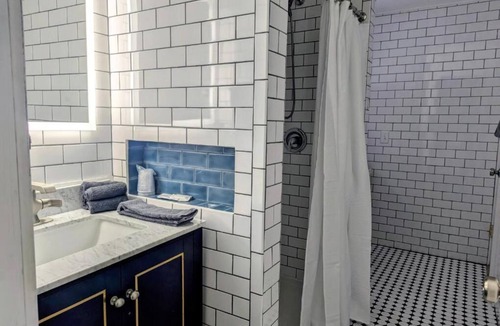 Munising Hotel | Scotty's Motel