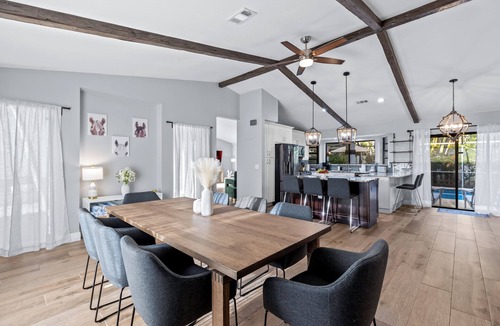 Greenview Shores House | Screened Pool + Firepit + Outdoor Lounge | Mins to WEF + Polo | Near World Cup