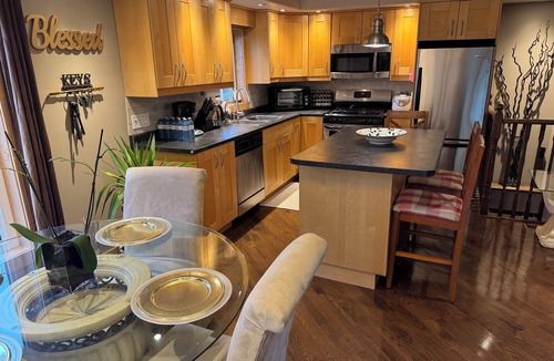 Scugog House | Scugog Island- perfect for families and friends with lake view and access!