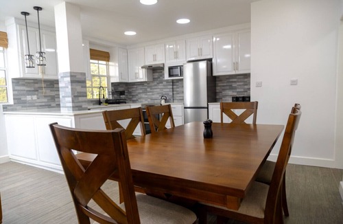 Giraudel Apartment | Sea and Summit Suite #2