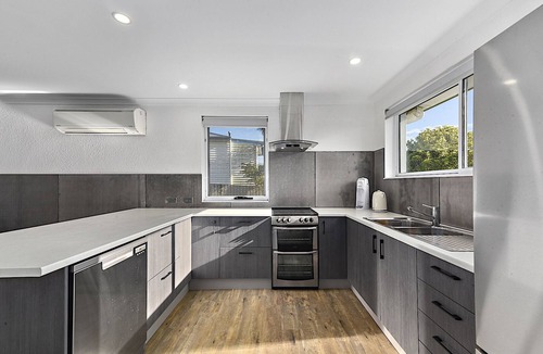 Bridport House | Sea Breeze Escape.