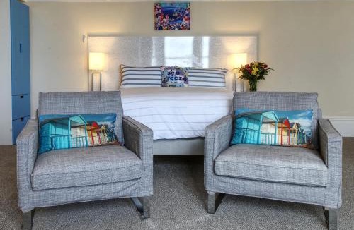 West Cliff House | Sea breeze