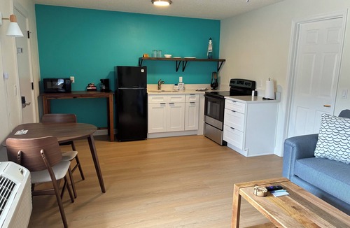 Edgewater House | Sea Breeze Inn