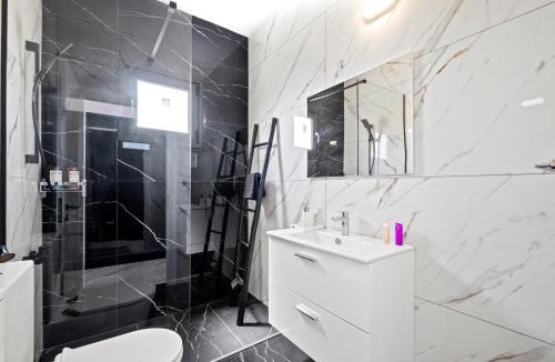Maroni House | Sea Breeze Studios