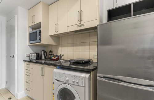 Takapuna Apartment | Sea City Views Takapuna Studio w Carpark