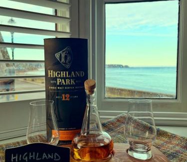 Cullen House | Sea Crest - Beachfront Escape with Whisky Snug