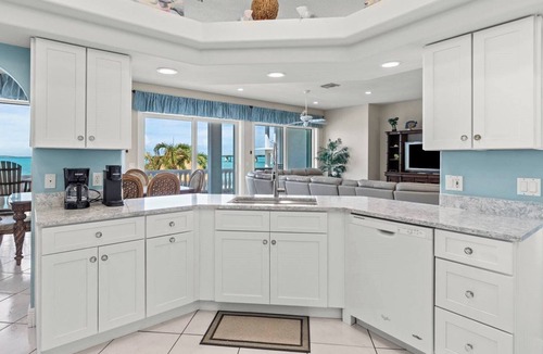 Marathon House | Sea Forever Sunsets On the Ocean all year round 4 bed 3 bath, dock and pool