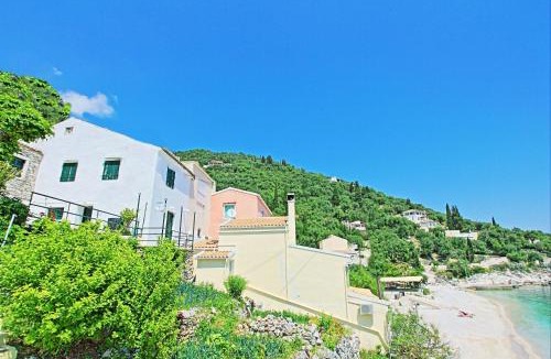 Katavolos Apartment | Sea Front Studio Alexandra