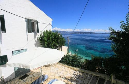 Katavolos Apartment | Sea Front Studio Alexandra