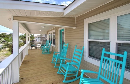 Ocean Isle Beach Cottage | Sea-ing Double - Steps away from the ocean and beach access