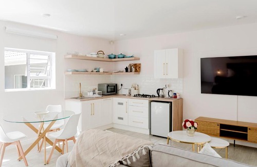 Kenton on Sea Apartment | Sea La Vie, Amblewood Guesthouse
