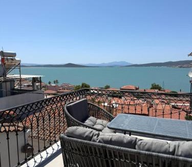 Ayvalik City Center Apartment | Sea&Lesbos View Duplex, Courtyard&Rooftop, Mercan Köşk Ayvalık