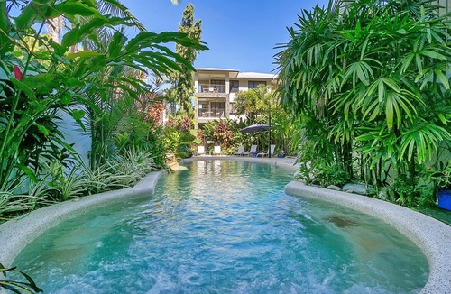 Trinity Beach Apartment | Sea Point on Trinity Beach