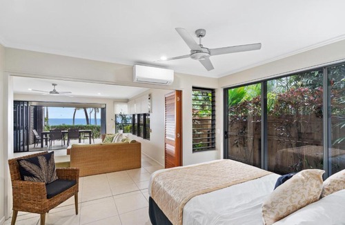 Trinity Beach Apartment | Sea Point on Trinity Beach