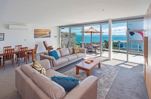 Stepneyville Apartment | Sea Quest Apartment