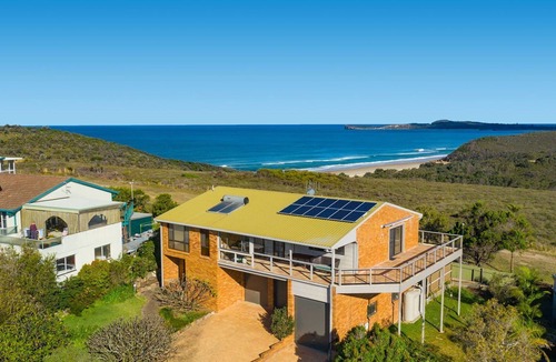 Lake Cathie House | Sea Salt 7 Skyline Place Bonny Hills