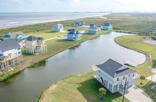 Galveston House | SEA SHIFT - Gorgeous, Gulf View - 3 Bedroom, Sleeps 9!