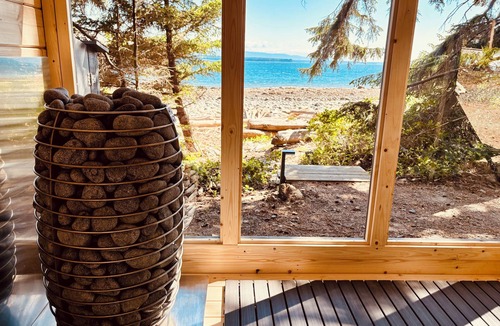Quadra Island House | Sea Stone Quadra Cabin