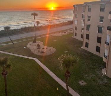 Ormond Beach Hotel | Sea Turtle Bungalow