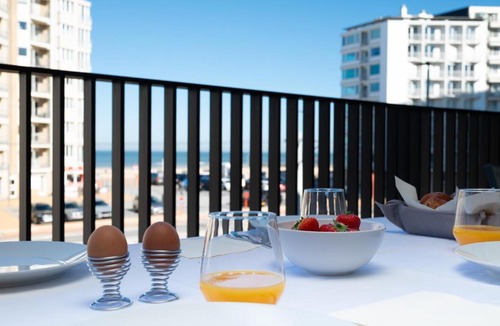 Ostend Apartment | Sea View 1 BR Flat With Pool - Ideal For Couples & Families By SlowayStay Holiday Apartment & Short Term Rental Oostende