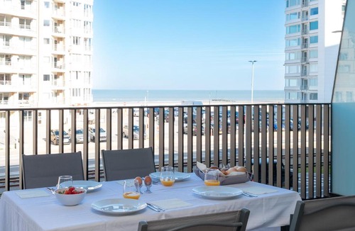 Ostend Apartment | Sea View 1 BR Flat With Pool - Ideal For Couples & Families By SlowayStay Holiday Apartment & Short Term Rental Oostende