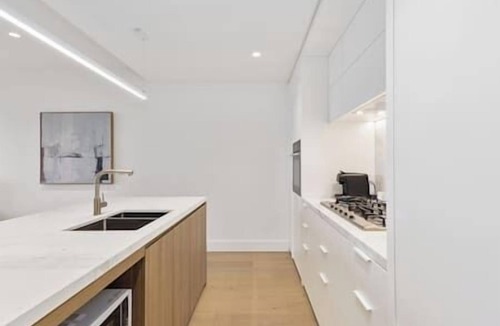 Hampton Apartment | Sea View 2BR w/Best Rooftop Pool in Melb!